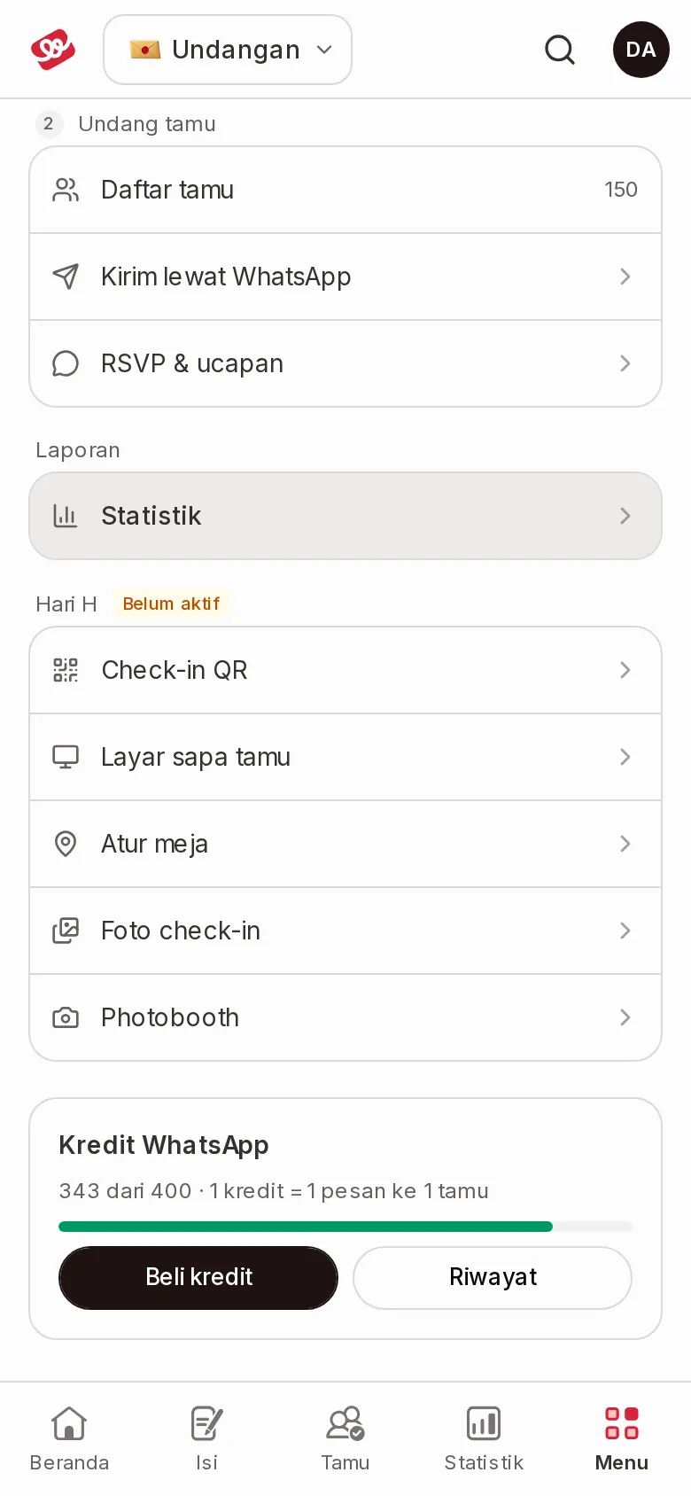 Menu dashboard di HP. Grup Hari H berlabel Belum aktif berisi Check-in QR, Layar sapa tamu, Atur meja, Foto check-in, dan Photobooth