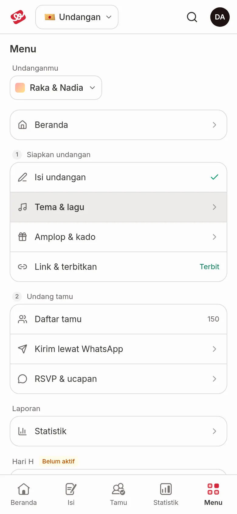 Menu di HP dengan bagian Siapkan undangan: Isi undangan, Tema &amp; lagu, Amplop &amp; kado, dan Link &amp; terbitkan